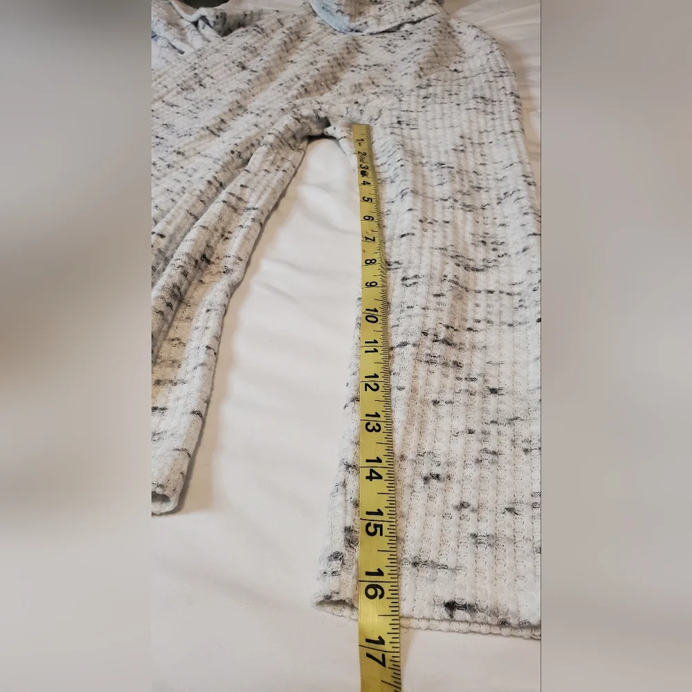 Chico's Weekends White and Black Speckled Turtleneck Sweater Size: 2 - Picture 7 of 10